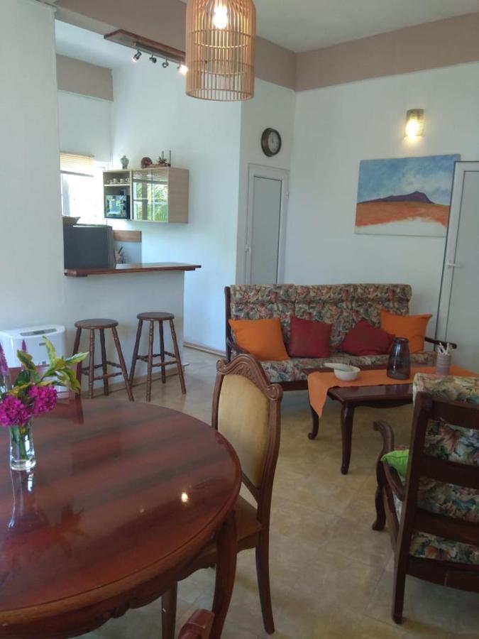 Les Antigones Bed & Breakfast Порт Матурин Екстериор снимка