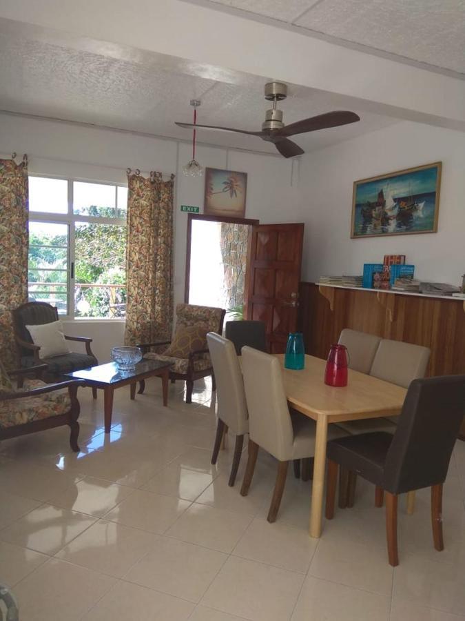 Les Antigones Bed & Breakfast Порт Матурин Екстериор снимка